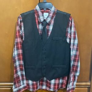 SPECIAL EDITIONS Boy's Size 14 Suit Vest, shirt and tie size 14
